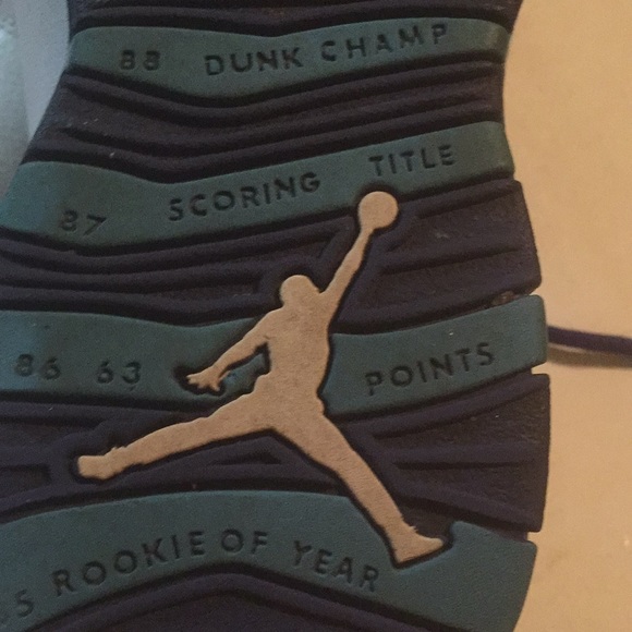 Jordan Retro10s Charlotte hornets addition - Picture 5 of 5